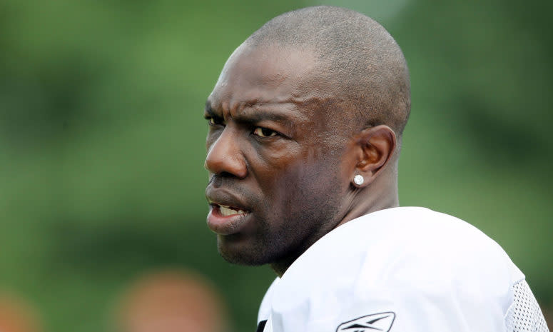 A closeup of Terrell Owens at practice.