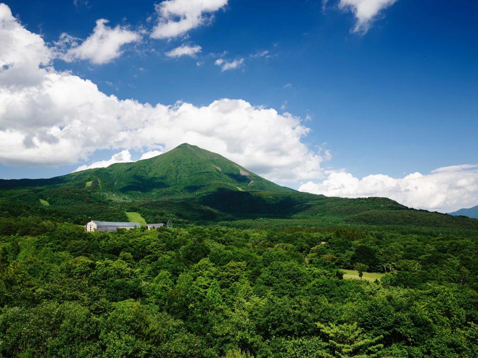  座落在磐梯山麓的磐梯山溫泉飯店。（圖片來源：星野集團）