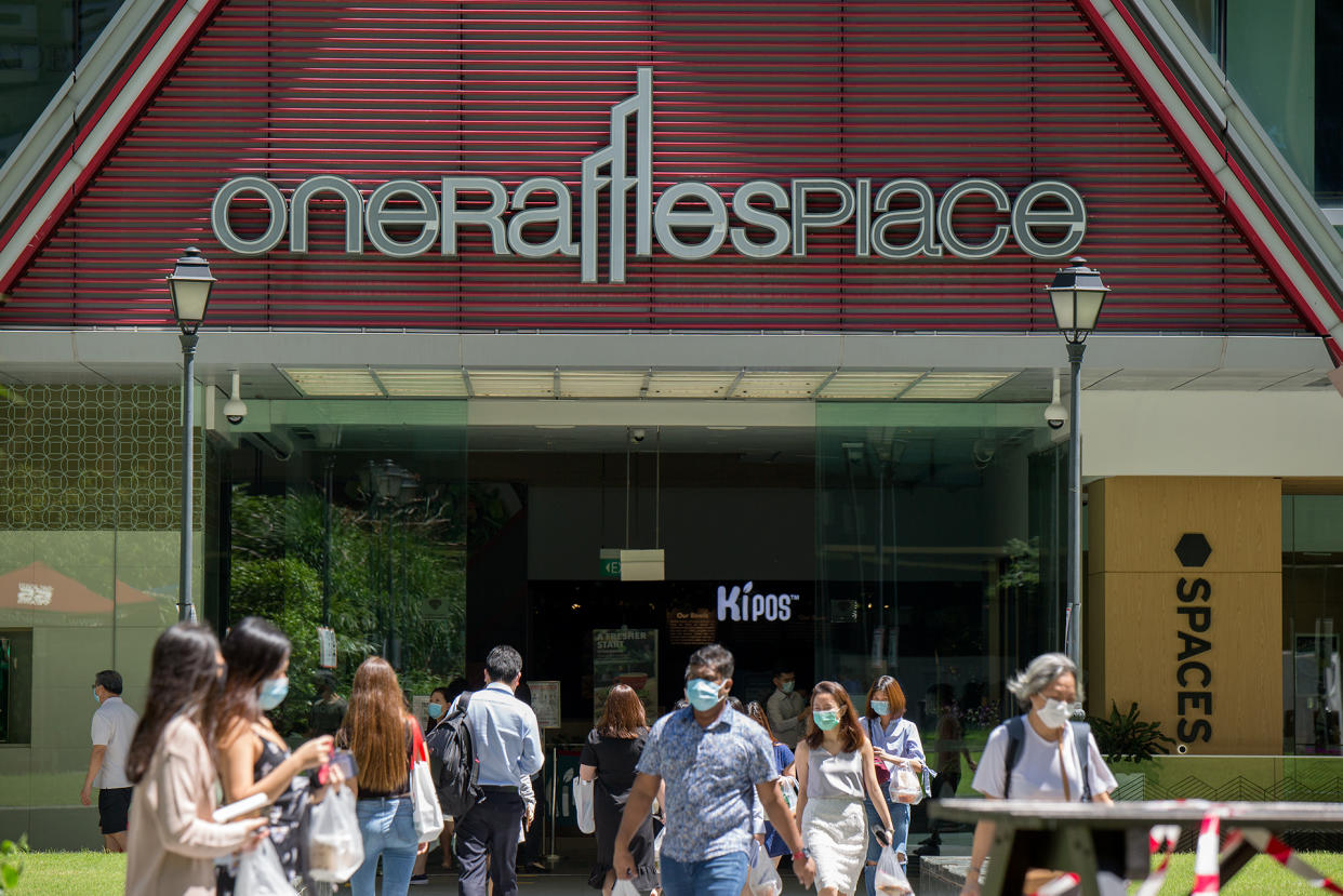 Office workers seen during lunch hour in Singapore’s central business district on 2 June 2020. (PHOTO: Dhany Osman / Yahoo News Singapore)