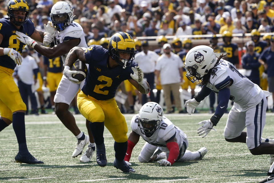 Michigan running back Blake Corum (2) runs for an 11-yard touchdown against Connecticut in the second half of an NCAA college football game in Ann Arbor, Mich., Saturday, Sept. 17, 2022. (AP Photo/Paul Sancya)