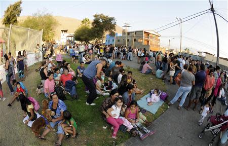 People stay on higher grounds in a tsunami safety zone after a magnitude 6.7 earthquake shook the region, in Iquique city, north of Santiago March 16, 2014. REUTERS/Cristian Vivero