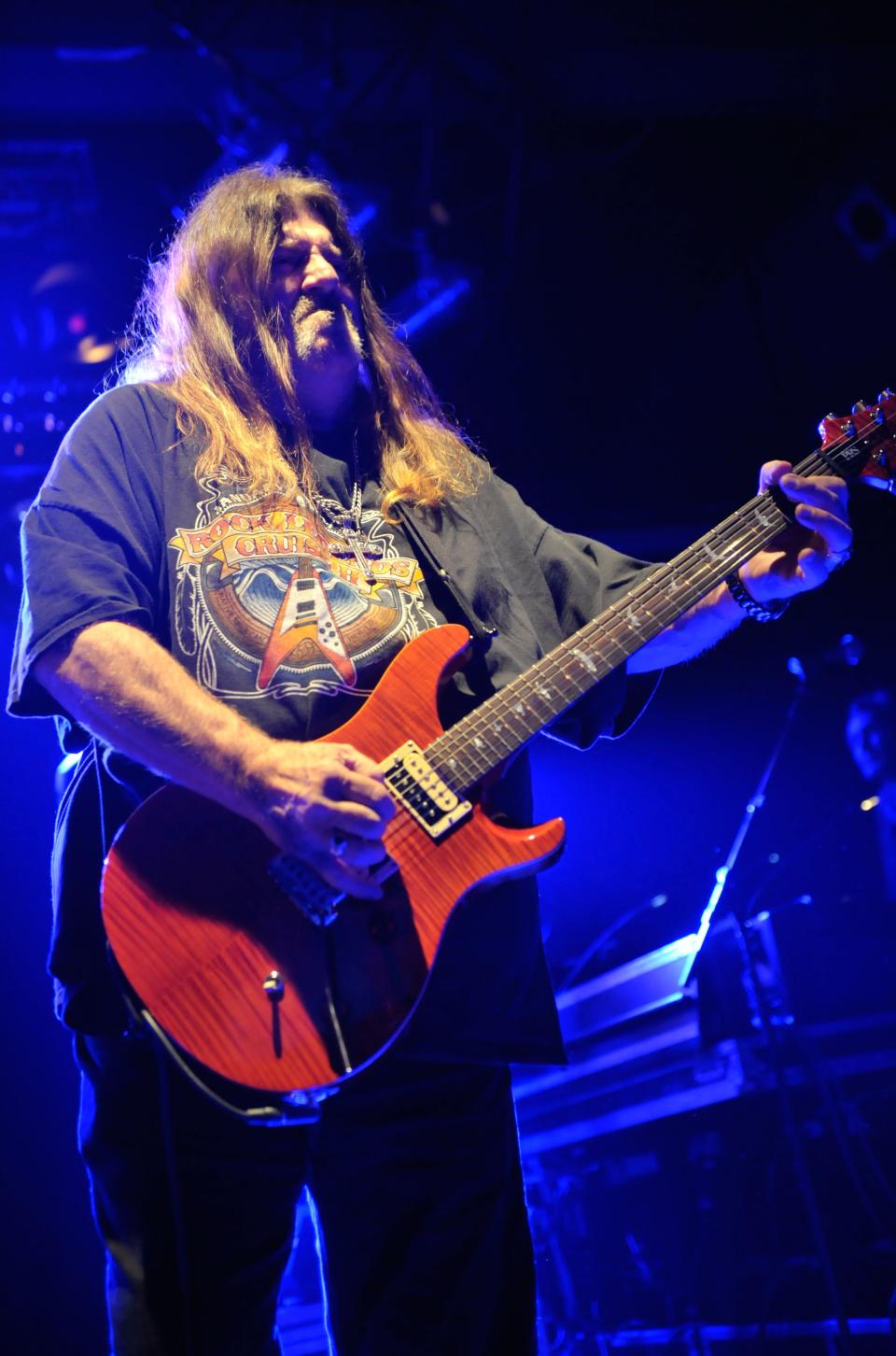 <p>Hlubek gründete 1971 die Southern-Rock-Band Molly Hatchet, die vor allem mit dem Song „Flirtin’ With Disaster“ große Erfolge feierte. 1987 wurde der Songwriter und Leadgitarrist jedoch aufgrund eines Drogenproblems durch den Musiker Bobby Ingram ersetzt. Der US-Amerikaner starb mit 66 Jahren an einem Herzinfarkt. (Bild: Rex Features) </p>