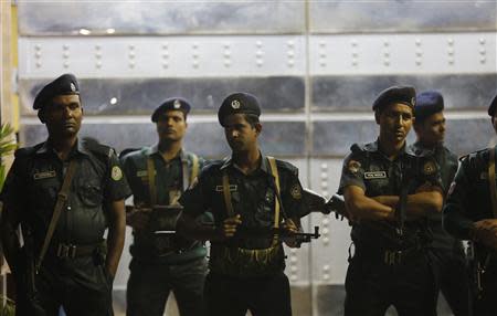 Prison police officers stand guard in front of the central jail in Dhaka December 12, 2013. REUTERS/Andrew Biraj