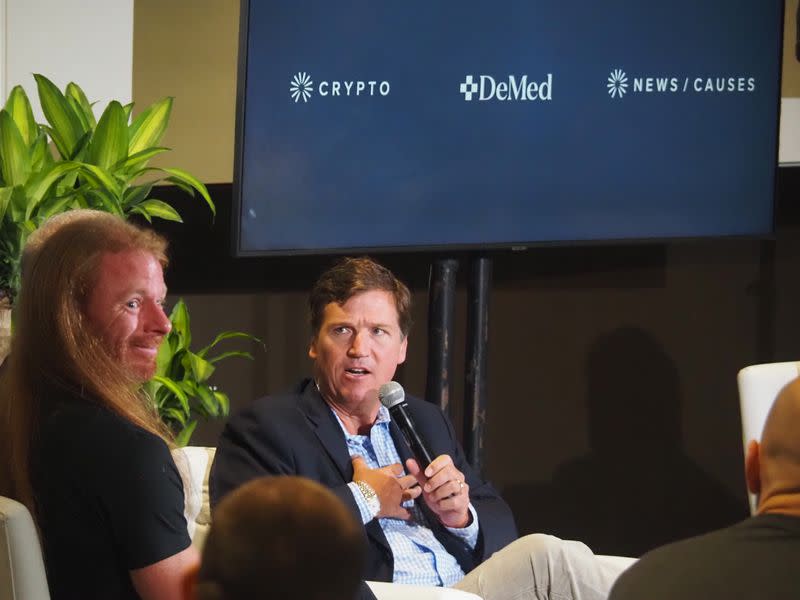 Tucker Carlson wasn't wearing socks at BTC 22 (Danny Nelson/CoinDesk)