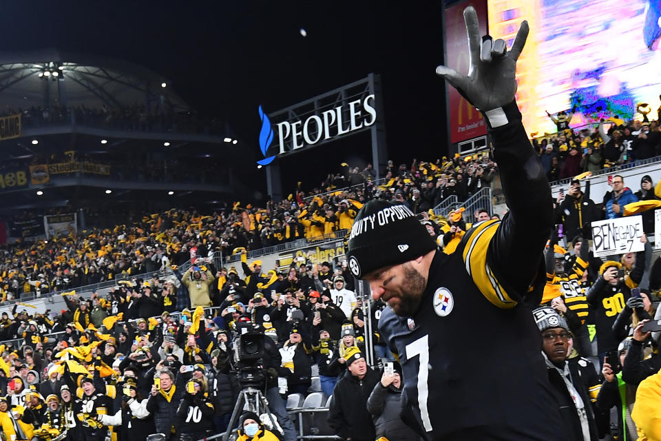 Ben Roethlisberger runs on the field during player introductions before Monday night's game. (Photo by Joe Sargent/Getty Images)