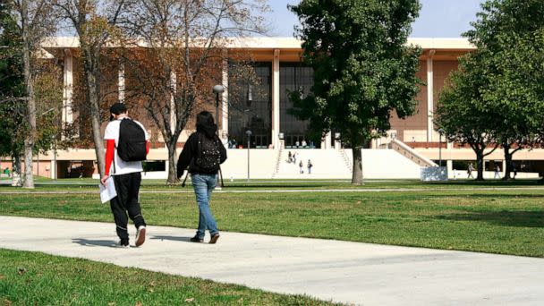 PHOTO: Students walking to class on the California State University, Northridge campus in Los Angeles.  (STOCK PHOTO/Getty Images)