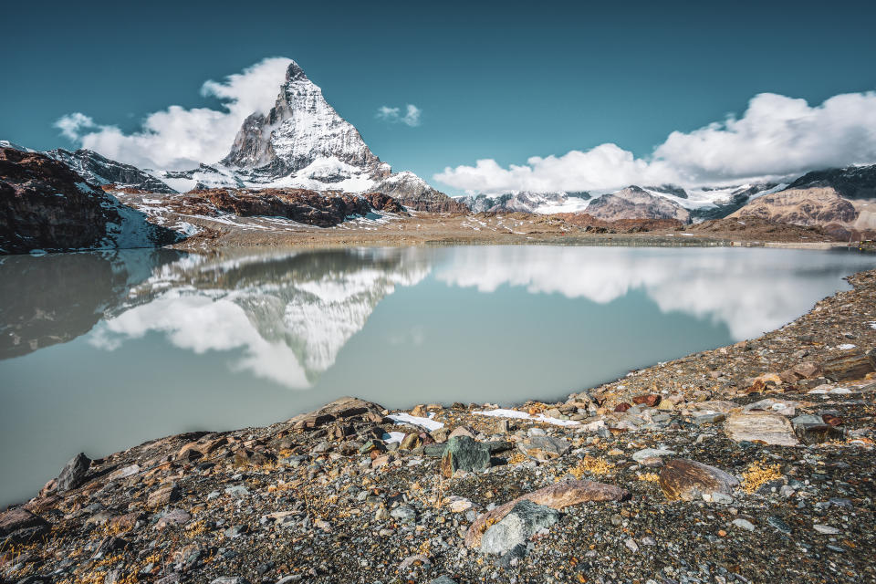 El pico Cervino (Matterhorn) reflejado en el glaciar Theodul 