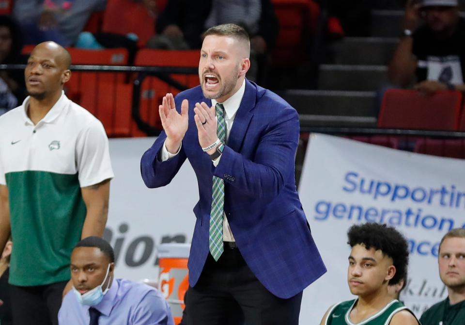 Edmond Santa Fe's head coach Troy Lallemand yells to his team on a play against Edmond Memorial during a 6A quarterfinal game between Edmond Memorial and Edmond Santa Fe at Lloyd Noble Center in Norman, Okla. on Thursday, March 10, 2022. Alonzo Adams for The Oklahoman.