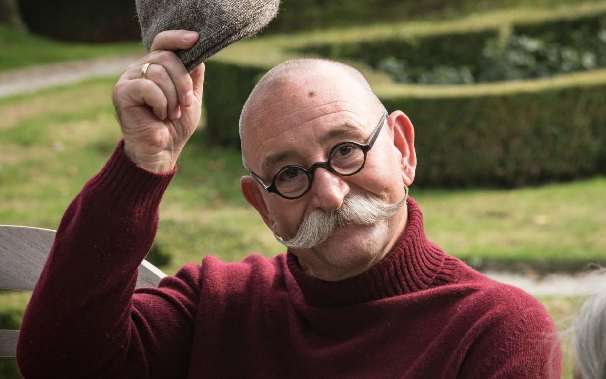 "Mit 60 Jahren weiß ich mittlerweile, dass Weihnachten jedes Jahr aufs Neue kommt", sagt Horst Lichter. Auf die Festtage sei er deshalb bereits lange im Voraus bestens vorbereitet. (Bild: ZDF / Sven Bittner)