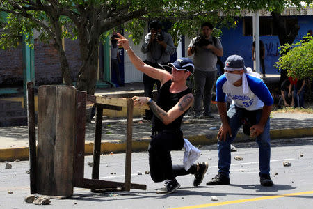 A university student throws a rock towards riot police during a protest against reforms that implement changes to the pension plans of the Nicaraguan Social Security Institute (INSS) in Managua, Nicaragua April 19,2018. REUTERS/Oswaldo Rivas