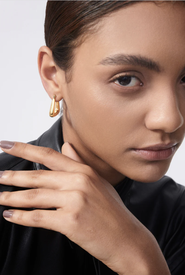 KHIRY Isha huggie hoop earrings - Gold