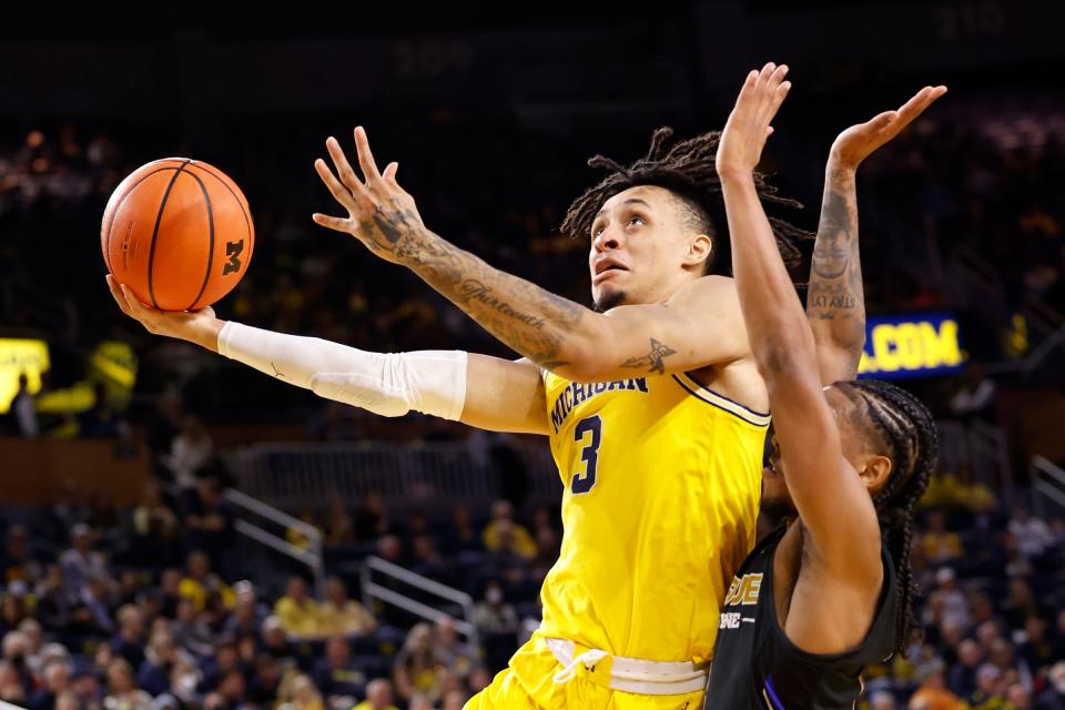 Michigan Wolverines guard Jaelin Llewellyn (3) shoots on IPFW Mastodons guard Deonte Billups (15) in the first half at Crisler Center.