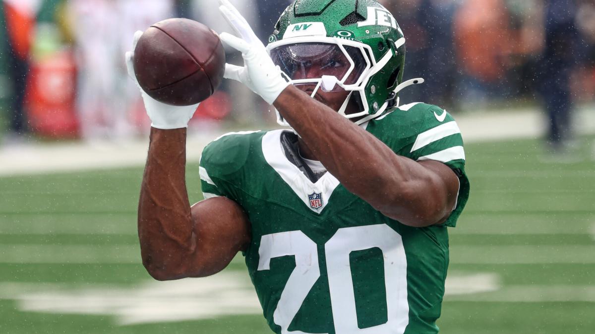 Fantasy Football Trade Desk: Should you try to sell Breece Hall or Josh Jacobs?