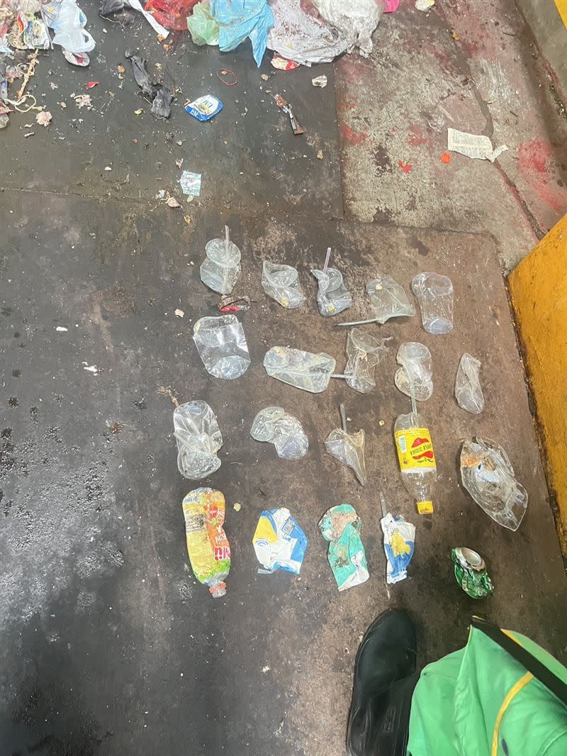 彰化垃圾車因被查到沒有分類，為了幾個寶特瓶被整車退運，讓清潔隊員苦不堪言。（圖／秀水清潔隊提供）