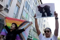 <p>People take part in a protest following the death of Mahsa Amini, outside the Iranian consulate in Istanbul, Turkey September 21, 2022. REUTERS/Murad Sezer</p> 