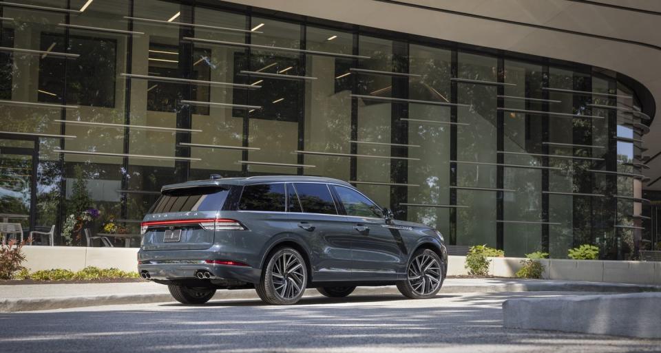 2025 lincoln continental rear three quarter