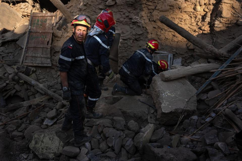 Moroccan firemen work to remove the bodies of people who were crushed to death when a cafe collapsed during the earthquake in Amizmiz on Sept. 10.<span class="copyright">Ximena Borrazas—SOPA Images/LightRocket/Getty Images</span>