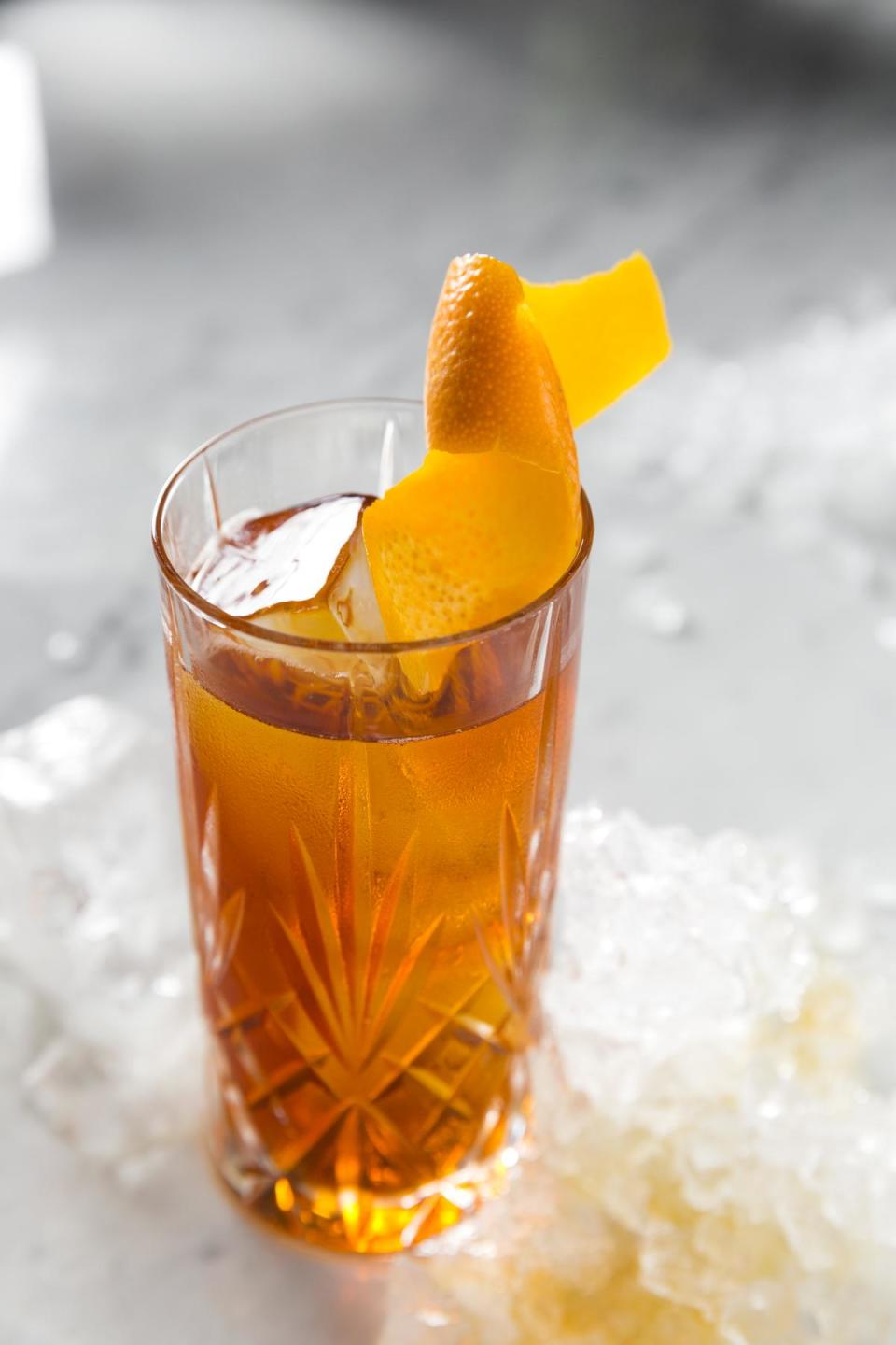 「Negroni Sbagliato」用稍甜的義大利香料苦甜酒APEROL為基酒，苦味沒那麼強烈，平易近人許多。