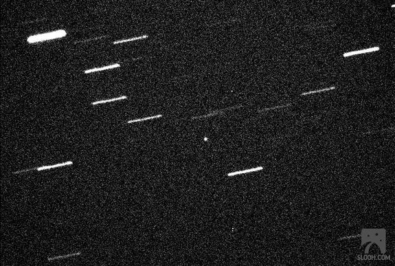 The 460-foot (140-meter) asteroid 2013 ET is seen through a Slooh Space Camera telescope in the Canary Islands on March 9, 2013, during its close approach to Earth. The asteroid was just within 600,000 miles of Earth, about 2.5 times the Earth