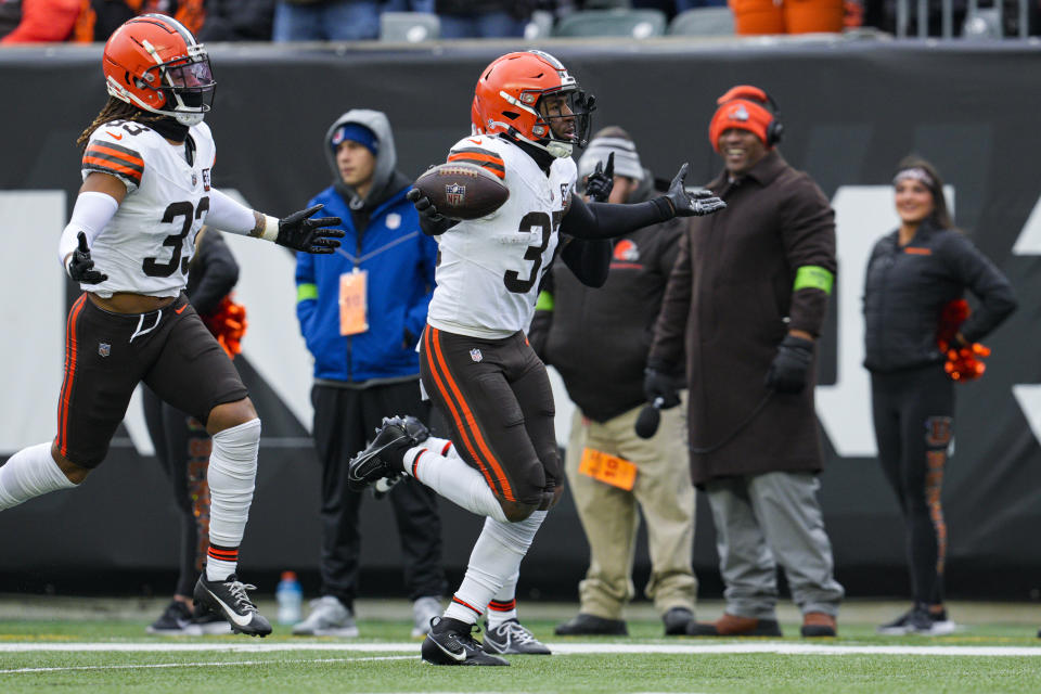 Cleveland Browns safety D'Anthony Bell (37) celebrates after an inception against the Cincinnati Bengals during the first half of an NFL football game in Cincinnati, Sunday, Jan. 7, 2024. (AP Photo/Jeff Dean)