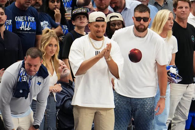 <p>Cooper Neill/Getty</p> The trio pictured at the game at the American Airlines Center