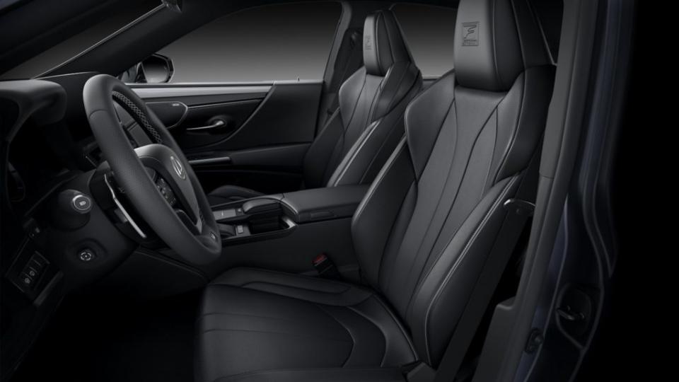 雙前座跑車化座椅為ES 300h F Sport標準配備。(圖片來源/ Lexus)