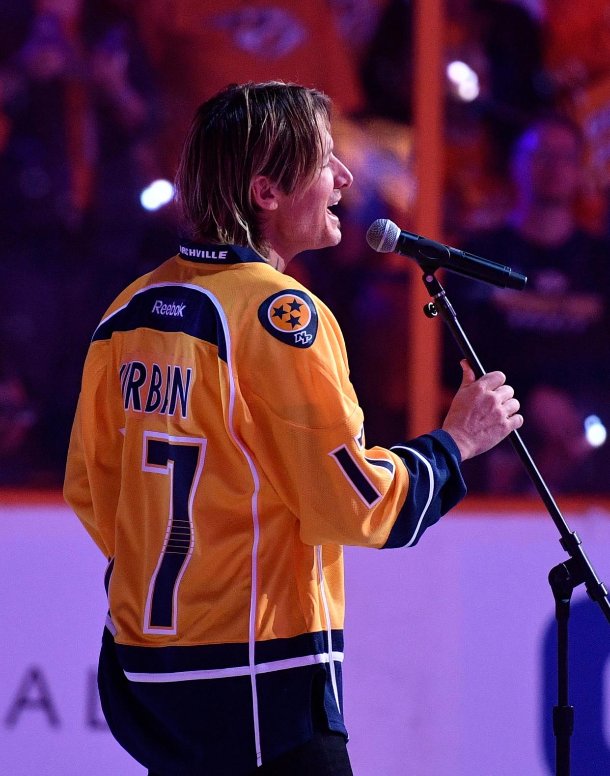 Keith Urban sings the national anthem before Game 3 of the Western Conference finals at Bridgestone Arena on Tuesday, May 16, 2017.