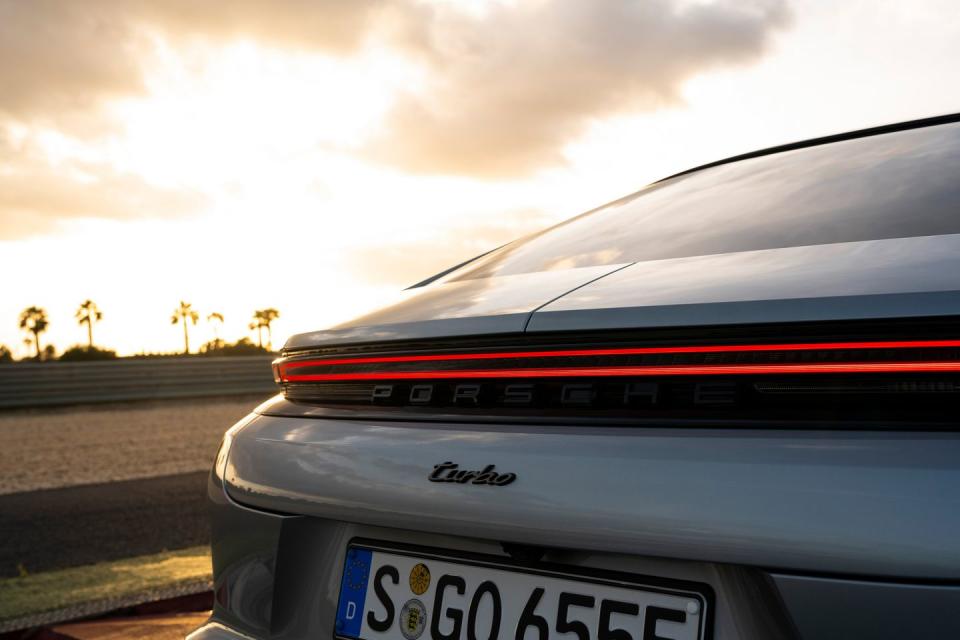 2025 porsche panamera turbo e hybrid