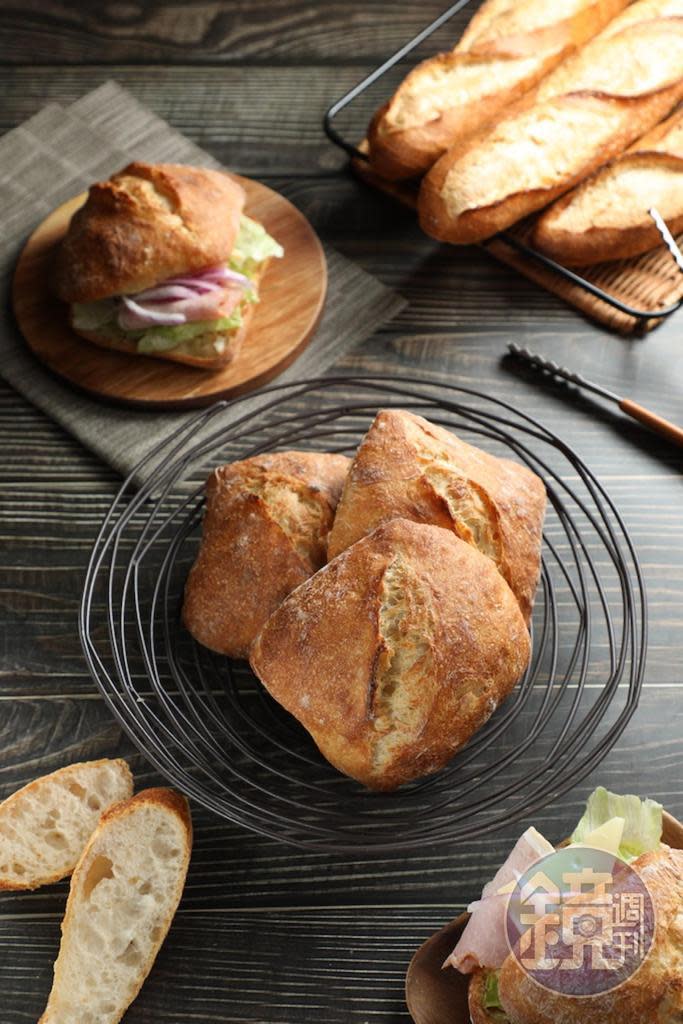 台日麵包界都在推動復興的「洛代夫法國」柔軟不札口，方形合適㚒入餡料，做成歐式三明治。（60元／個）