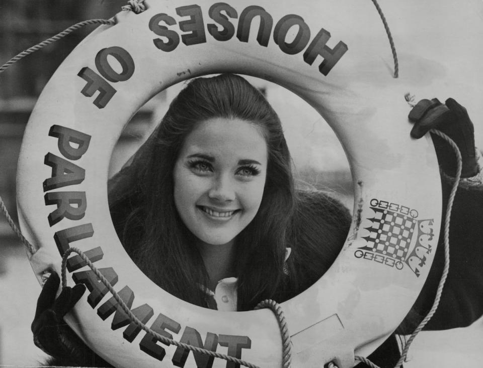 Actress Lynda Carter On A Visit To The Houses Of Parliament In Her Role As A Beauty Queen. She Was In London To Compete As Miss Usa In 1972 Miss World Contest