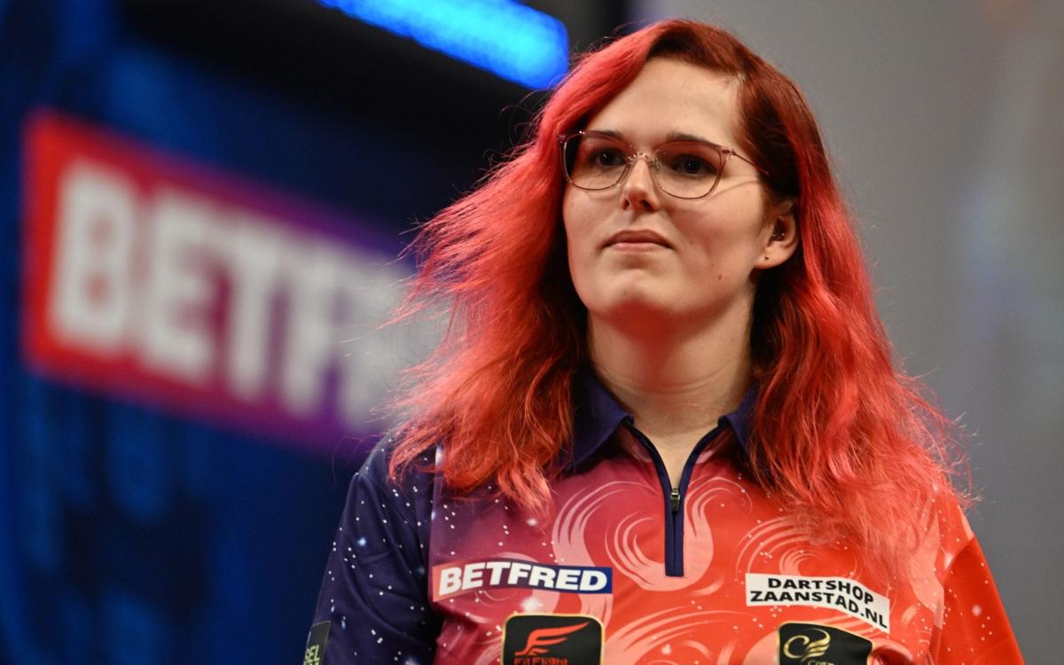 Female darts players threatened with disciplinary action if they refuse to play transgender rivals