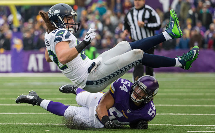 Seattle Seahawks tight end Luke Willson is tackled by Minnesota Vikings linebacker Eric Kendricks during the first quarter of the 2015 NFC Wild Card Game.