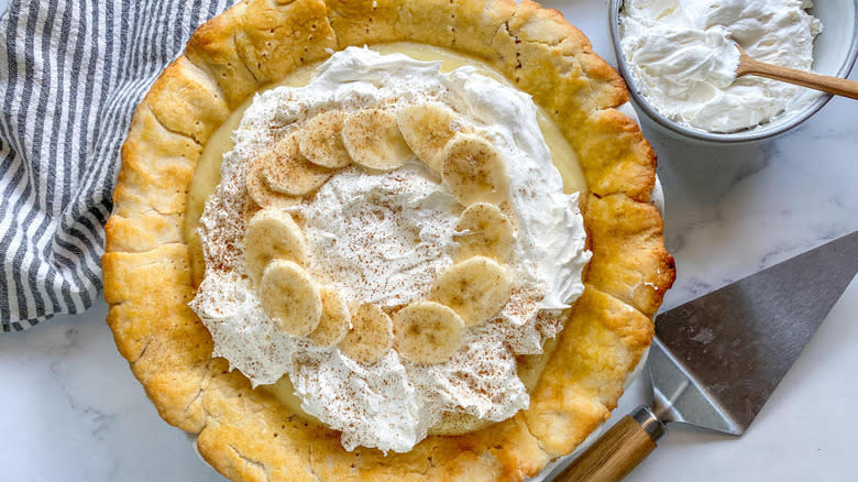 Baked banana cream pie