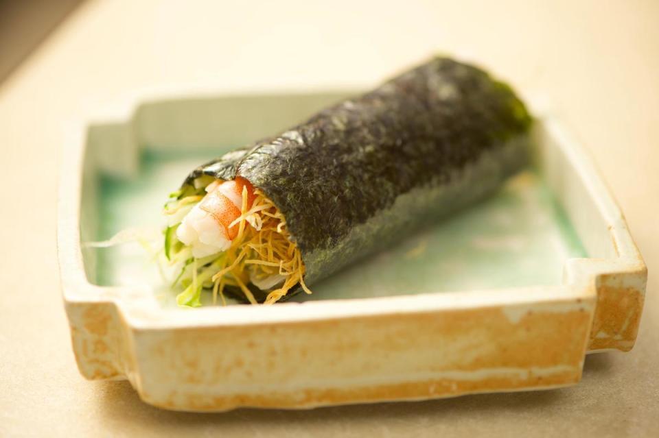 預約9月15日澄江日本料理晚餐時段，每人贈一份「牛蒡鮮蝦手卷」。（神旺大飯店提供）