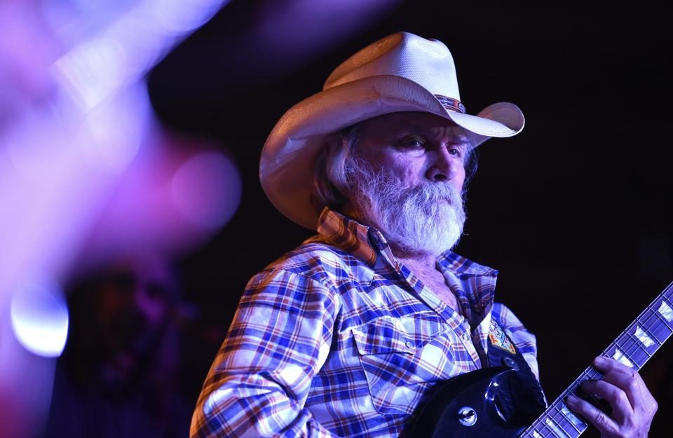 Dickey Betts performs in front of a sold-out crowd at the old White Buffalo Saloon near his Sarasota County home in 2018.