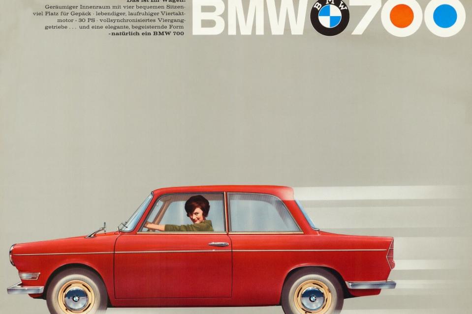 Flott unterwegs: Dieses Werbeplakat für den BMW 700 stammt aus den 1960er-Jahren.<span class="copyright">BMW Group Archiv</span>