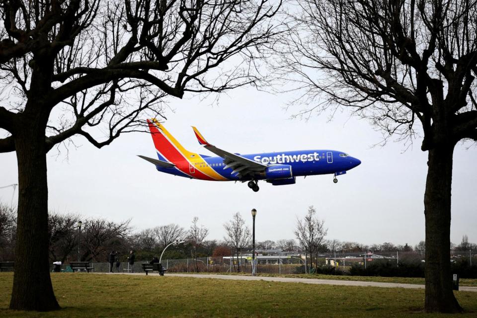 PHOTO: A Southwest Airlines jet comes in for a landing at LaGuardia Airport in New York City, January 11, 2023. (Mike Segar/Reuters)