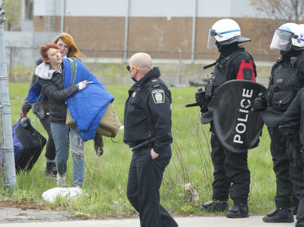 <span class="caption">Police clear a homeless camp in Montréal's east end May 3, 2021. </span> <span class="attribution"><span class="source">THE CANADIAN PRESS/Ryan Remiorz</span></span>