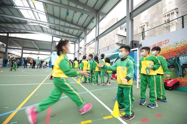 基隆校園再完成8座半戶外球場　雨天也能上體育課！