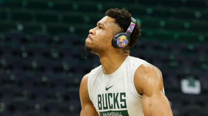 ▲公鹿首輪出局，未來將如何圍繞「字母哥」Giannis Antetokounmpo再次打造冠軍陣容，值得矚目。（圖／美聯社／達志影像）