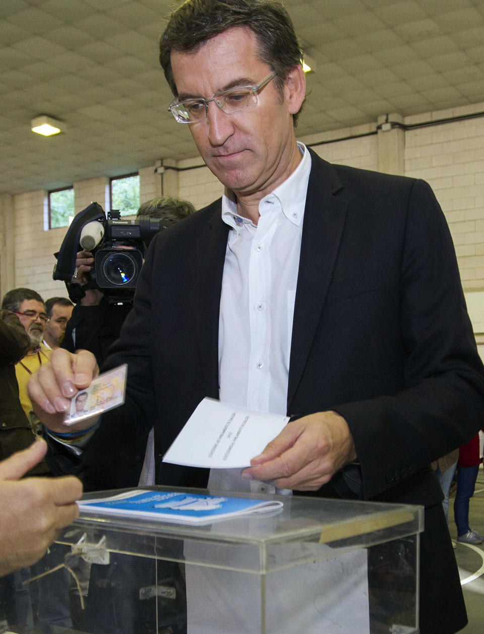 Galician President, Alberto Nunez Feijoo, also Popular Party's candidate for president of the Galician regional government, votes in Vigo, northwestern Spain, Sunday Oct. 21, 2012. Almost 4.5 million people will go to the polls Sunday in regional elections in Spain's turbulent Basque region and in Galicia. (AP Photo/Lalo R. Villar)