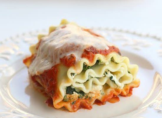 <strong>Get the <a href="http://www.the-girl-who-ate-everything.com/2011/04/spinach-lasagna-rolls.html" target="_hplink">Healthy Spinach Lasagna Rolls Recipe</a> from The Girl Who Ate Everything</strong>