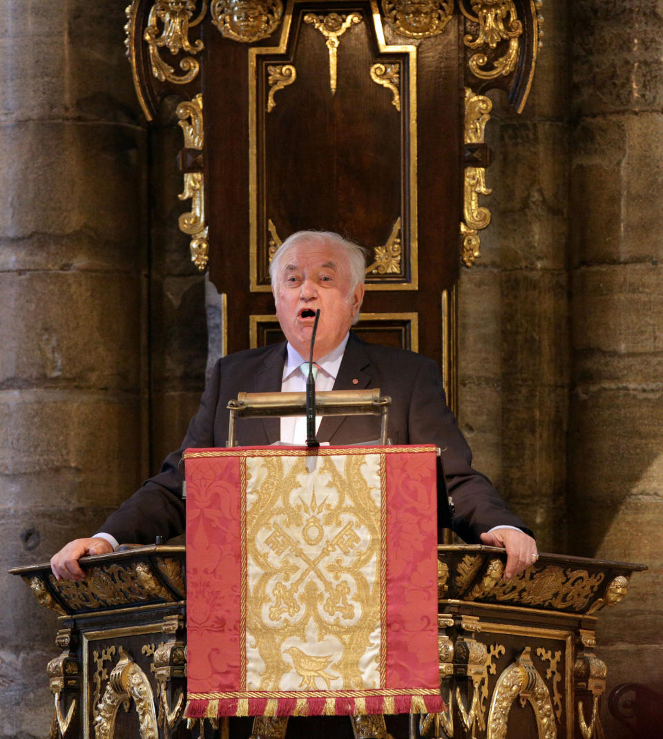 Jimmy Tarbuck speaking during the Service of Thanksgiving for the Life and Work of the Ronnie Corbett at Westminster Abbey, London, who died last year at.