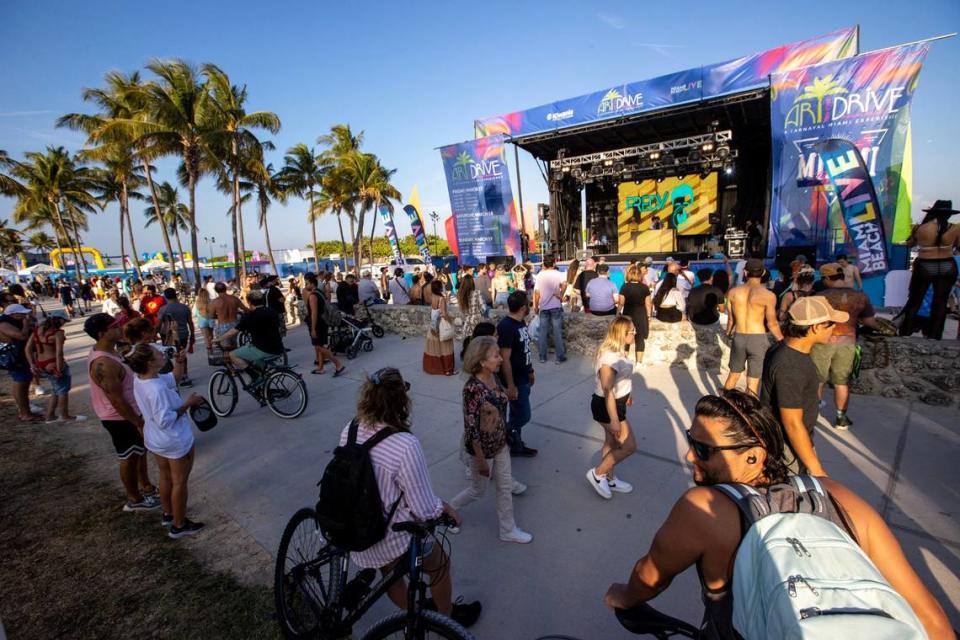 La serie de música Ocean Drive Promenade en Lummus Park, Miami Beach.