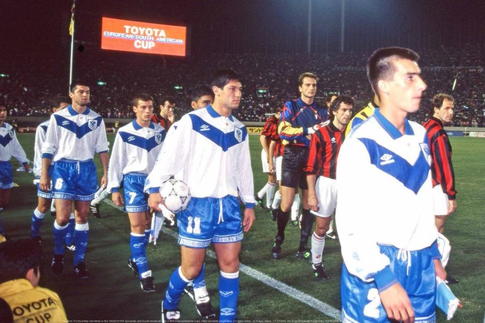 Trotta, capitán de Vélez al ganar la final del mundo frente a Milan en 1994