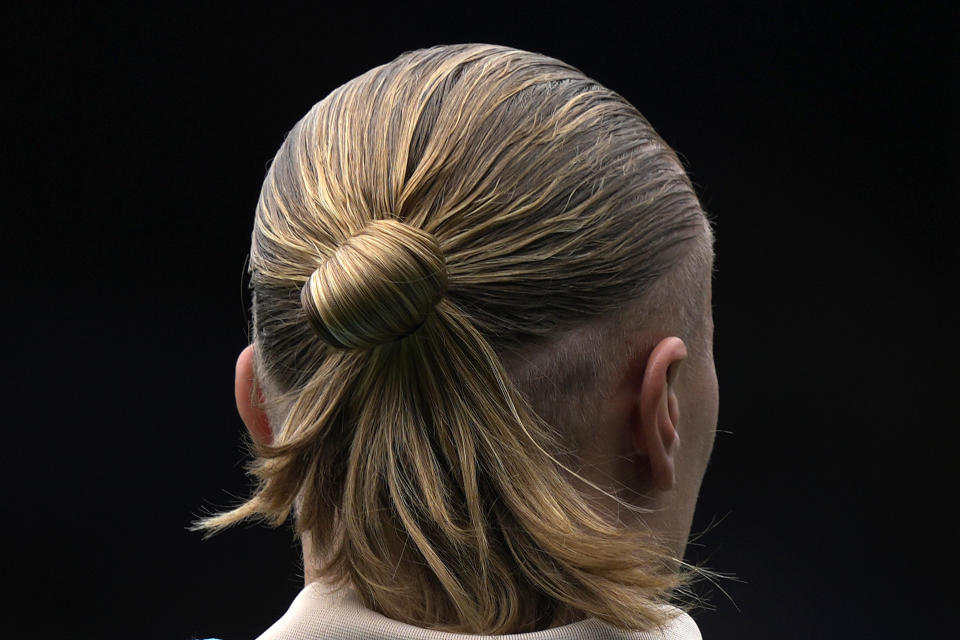 Manchester City's Erling Haaland warms up before the English Premier League soccer match between Crystal Palace and Manchester City at Selhurst Park stadium in London, Saturday, April 6, 2024.(AP Photo/Frank Augstein)