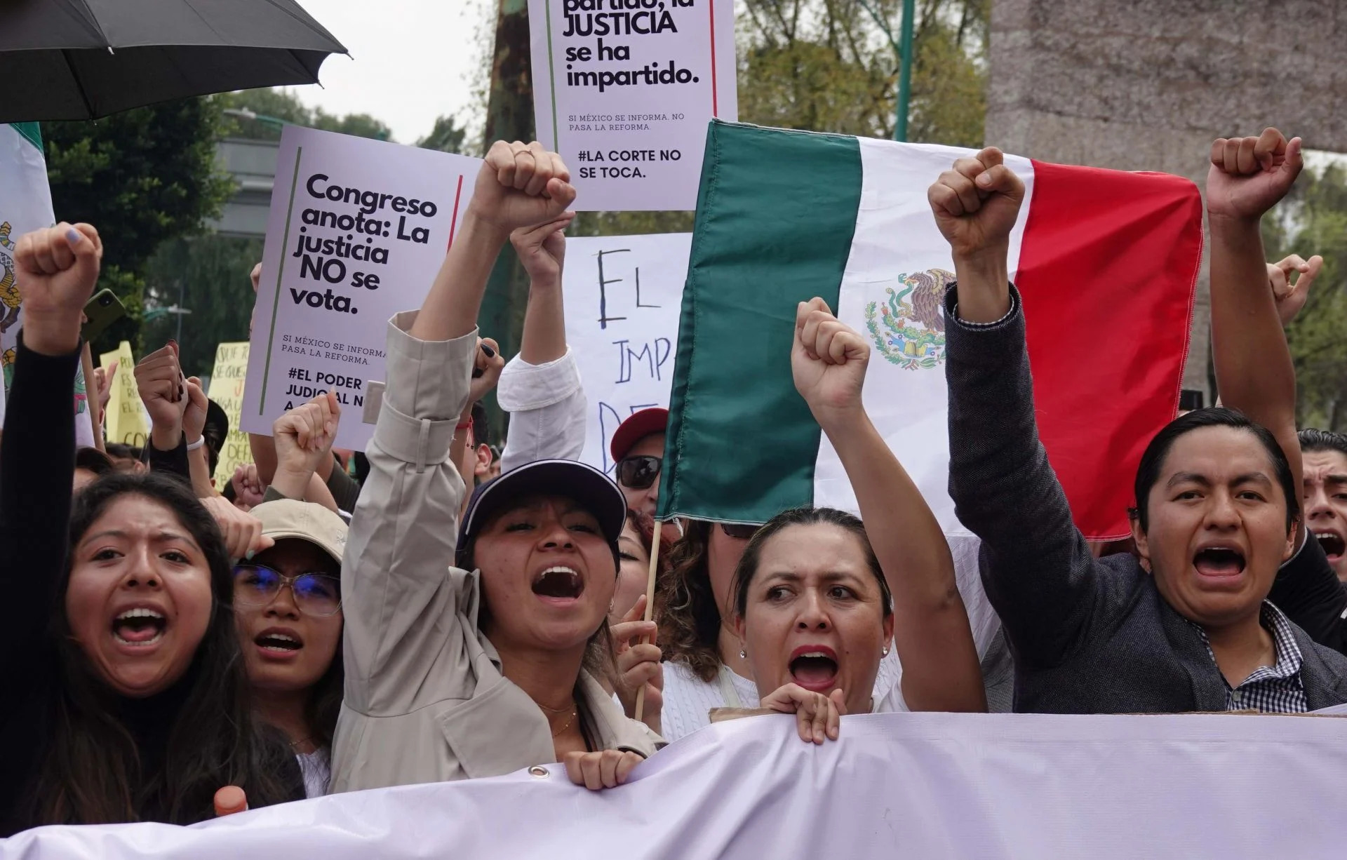 CIUDAD DE MÉXICO, 28AGOSTO2024.- Estudiantes de la Facultad de Derecho marcharon para exigir justicia en Defensa del Estado de Derecho al Poder Judicial. La protesta inició en el Águila de la Facultad de Derecho y finalizó en el Consejo de la Judicatura Federal.
FOTO: GRACIELA LÓPEZ /CUARTOSCURO.COM