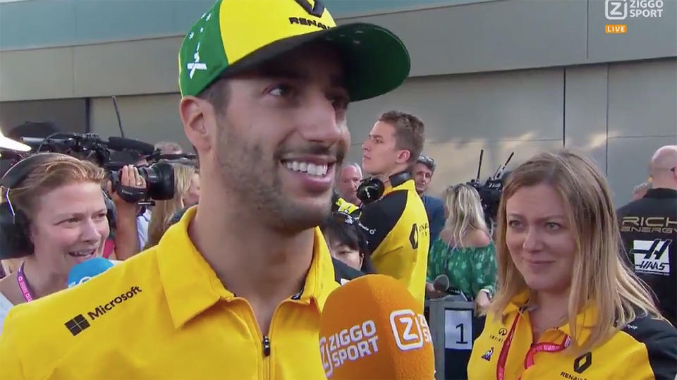 Daniel Ricciardo couldn’t help but get distracted by the BBC’s Jennie Gow. Pic: Ziggo Sport