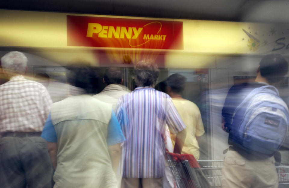 Penny oder Netto - wer gewinnt? So richtig überzeugt keiner der Discounter (Symbolbild: Getty Images)