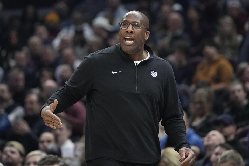 Sacramento Kings head coach Mike Brown gestures in the first half of an NBA basketball game against the Cleveland Cavaliers, Monday, Feb. 5, 2024, in Cleveland. (AP Photo/Sue Ogrocki)